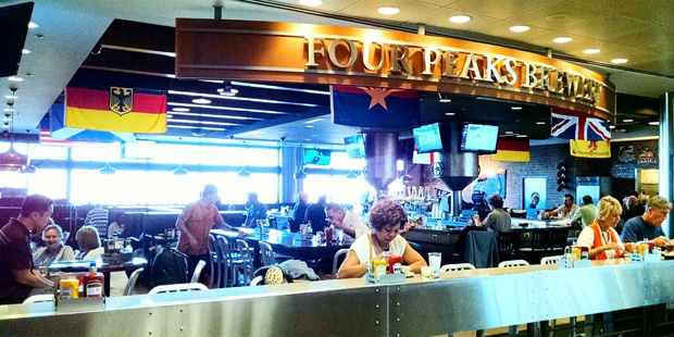 Four Peaks Brewery at Phoenix's Sky Harbor International Airport. (Photo: Yelp! user +TheGeneralofH...