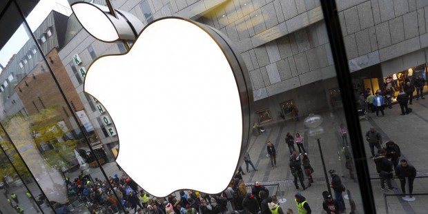 FILE - In this Friday, Sept. 25, 2015, file photo, people wait in front of an Apple store in Munich...