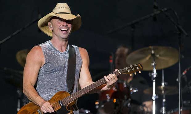 Country star Kenny Chesney to bring tour to Phoenix in 2018
