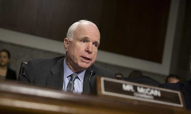 Arizona Sen. John McCain introduces bipartisan immigration bill