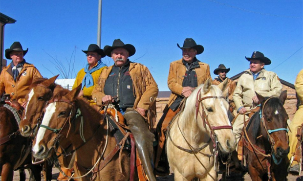 Hashknife Pony Express' arrival kicks off Parada Del Sol in Scottsdale