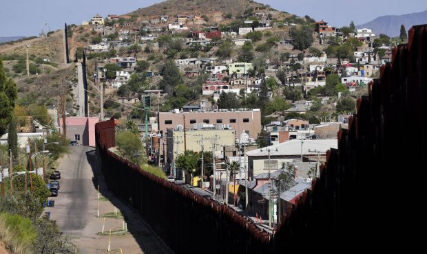 Arizona, border states pledge 1,600 troops for Trump's border fight