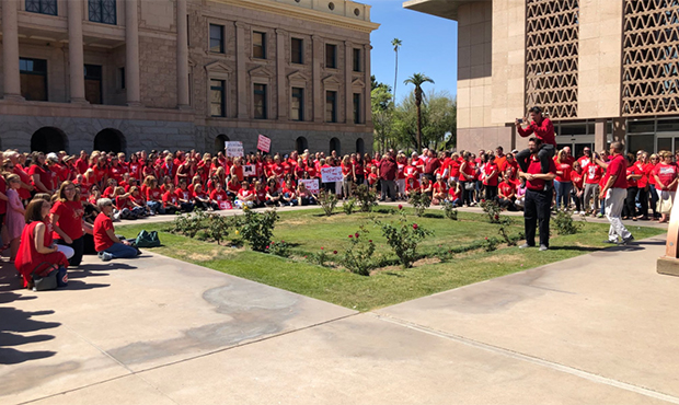 Hundreds of Peoria teachers gather at state Capitol for higher wages