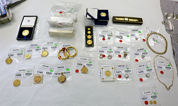 Arizona revenue agency to auction unclaimed gold, jewelry, baseball cards