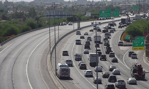 Authorities shut down Loop 202 West in Phoenix after report of shots fired