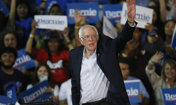 Sanders criticizes Biden, appeals to Warren supporters at Phoenix rally