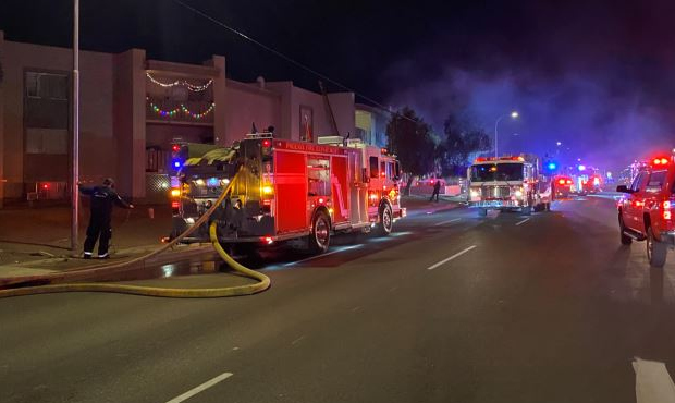 Early-morning Phoenix apartment fire forces 10 from homes
