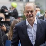 
              German Finance Minister and Social Democratic Party, SPD, candidate for chancellor Olaf Scholz arrives for  an election campaign event named: 'Future talk with employees' in Wolfsburg, Germany, Tuesday, Sept. 21, 2021. (Julian Stratenschulte/dpa via AP)
            