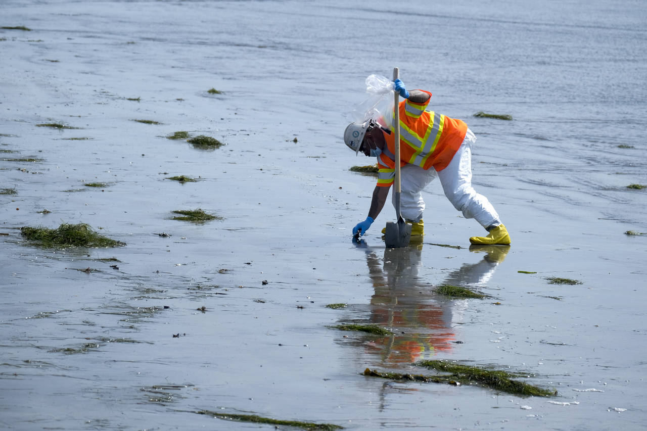 How much oil leaked in California spill? No firm tally