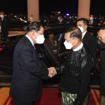 
              In this photo provided by An Khoun Sam Aun/National Television of Cambodia, Cambodian Prime Minister Hun Sen, left, shakes hands with Myanmar State Administration Council Chairman, Senior General Min Aung Hlaing, center right, after an official dinner in Naypyitaw, Myanmar, Friday Jan. 7, 2022. Cambodian Prime Minister Hun Sen's visit to Myanmar seeking to revive peace efforts after last year's military takeover has provoked an angry backlash among critics, who say he is legitimizing the army's seizure of power. (An Khoun SamAun/National Television of Cambodia via AP)
            