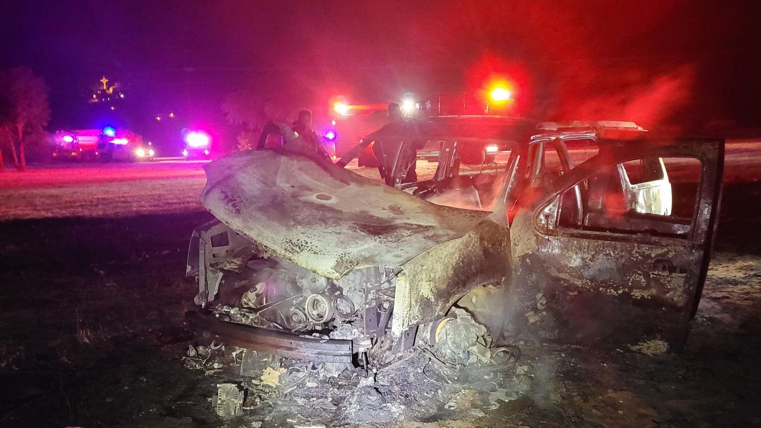 Arizona border agents pull 2 migrants away from burning vehicle