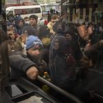 
              People try to get on a bus as they leave Kyiv, Ukraine, Thursday, Feb. 24, 2022. Russia launched a wide-ranging attack on Ukraine on Thursday, hitting cities and bases with airstrikes or shelling, as civilians piled into trains and cars to flee. (AP Photo/Emilio Morenatti)
            