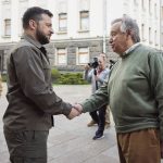 
              In this image provided by the Ukrainian Presidential Press Office, Ukrainian President Volodymyr Zelenskyy and U.N. Secretary-General Antonio Guterres, right, shake hands during their meeting in Kyiv, Ukraine, Thursday, April 28, 2022. (Ukrainian Presidential Press Office via AP)
            