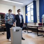 
              Thomas Kutschaty, German Social Democratic Party (SPD) top candidate for Minister President in North Rhine-Westphalia, and his wife Christina Kutschaty cast their votes in Essen, Germany, Sunday, May 15, 2022. (Fabian Strauch/dpa via AP)
            