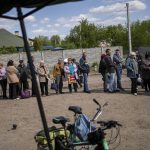 
              People queue to receive flour at a food donation spot in Kharkiv, eastern Ukraine, Monday, May 23, 2022. (AP Photo/Bernat Armangue)
            