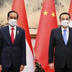 
              In this photo released by the Press and Media Bureau of the Indonesian Presidential Palace, Indonesian President Joko Widodo, left, pose for photographers with Chinese Premier Li Keqiang during their meeting in Beijing, China, Tuesday, July, 26, 2022. Widodo arrived in Beijing on Monday night on the first stop of a trip that will also take him to Japan and South Korea later this week. (Laily Rachev/Indonesian Presidential Palace via AP)
            