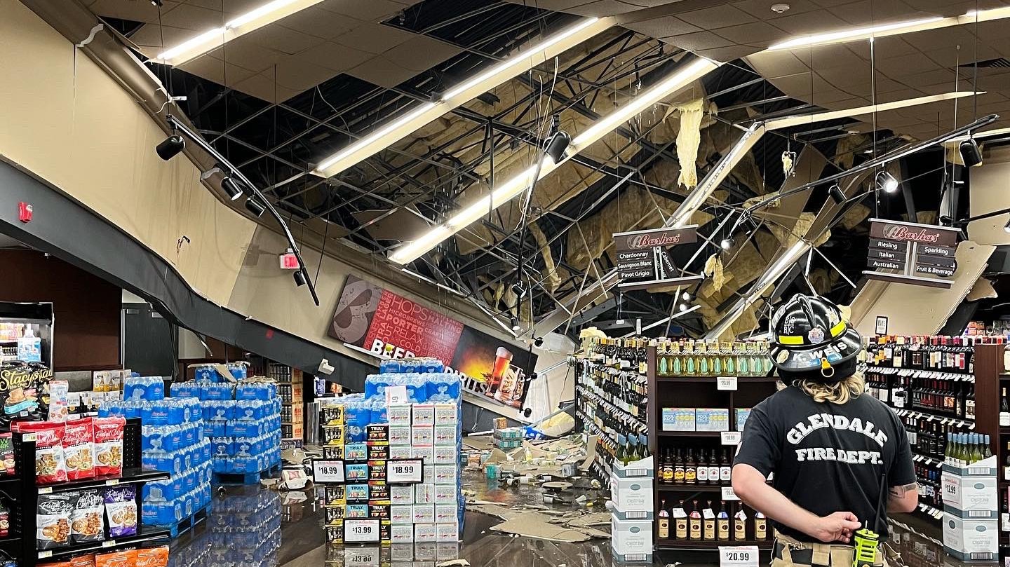 Part of roof caves in at Peoria grocery store scheduled for closure