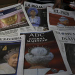 
              Spanish newspaper's front page display the news of the death of Britain's Queen Elizabeth II, in Pamplona, northern Spain, Friday 9, 2022. Queen Elizabeth II, Britain's longest-reigning monarch and a rock of stability across much of a turbulent century, died Thursday after 70 years on the throne. (AP Photo/Alvaro Barrientos)
            