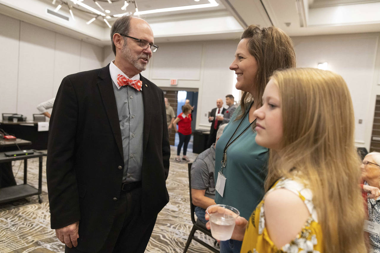 From left, Douglas Frank chats with Melissa Sauder and her daughter, Anley, 13, of Grant, Neb., bef...