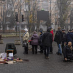 
              Residents queue to get cellphone SIM cards in downtown Kherson, southern Ukraine, Monday, Nov. 21, 2022. (AP Photo/Bernat Armangue)
            