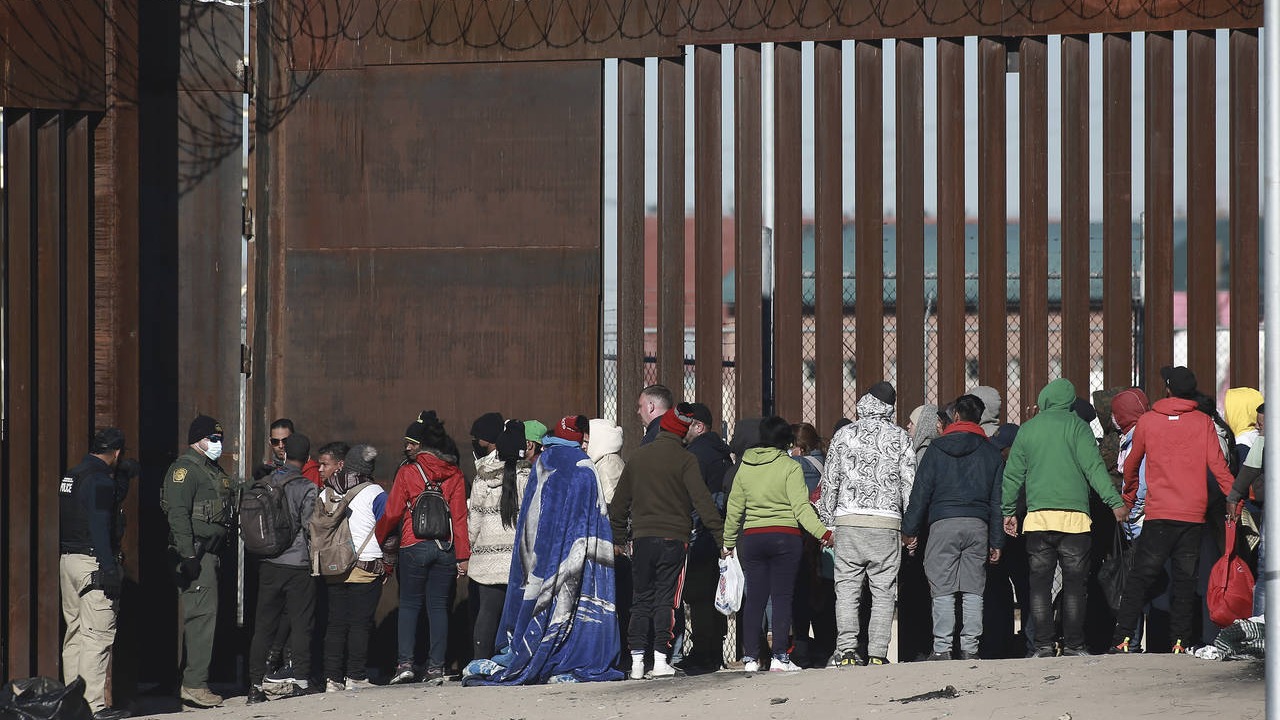 Border Patrol to begin closing gaps near Morelos Dam west of Yuma next week