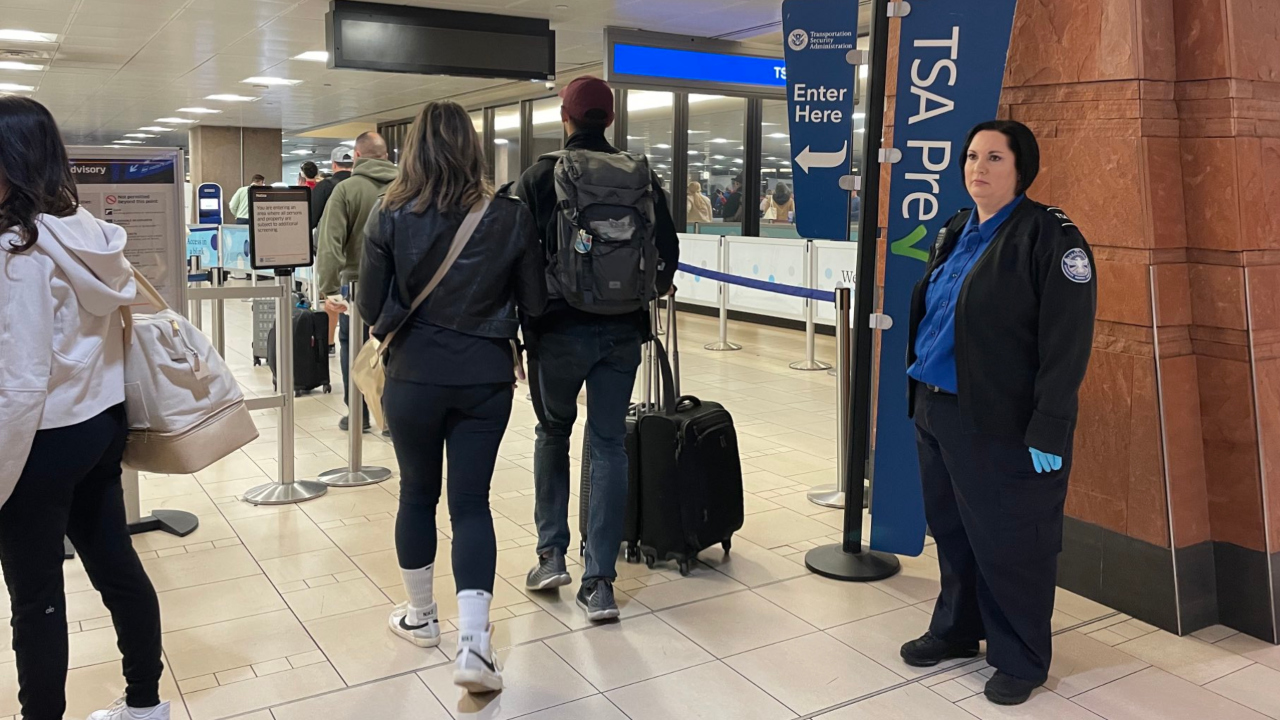 Phoenix Sky Harbor sees nearly 84K pass through security after Super Bowl, golf