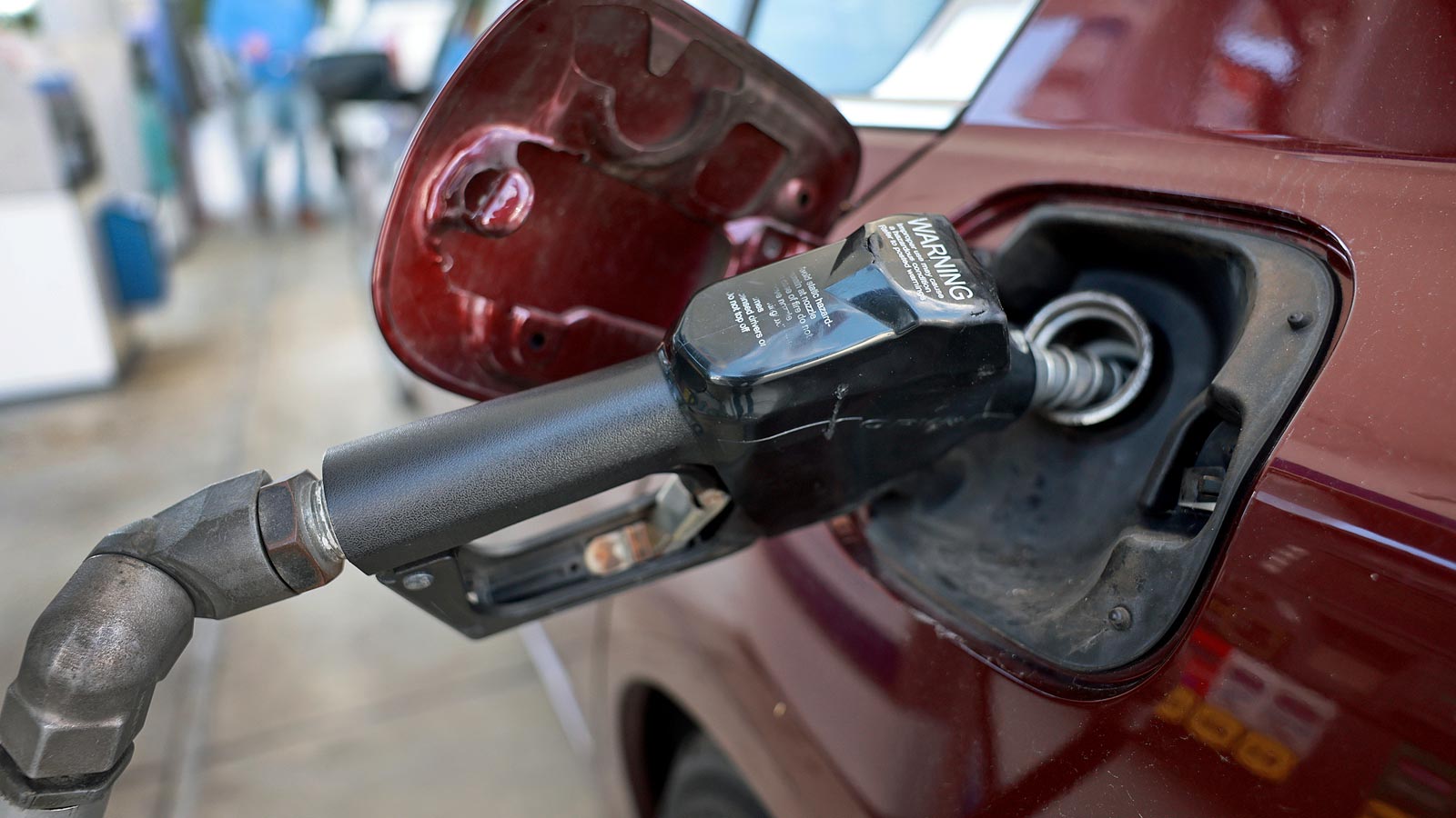 Gas prices dropping faster in Arizona than most of the country