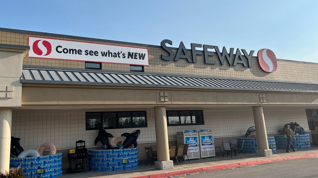 Residents of Surprise will have another grocery shopping option after a Safeway opens on Wednesday....