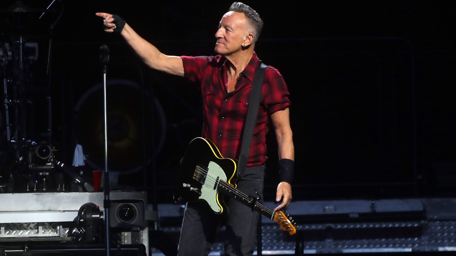 Bruce Springsteen raises money for St. Mary's Food Bank...