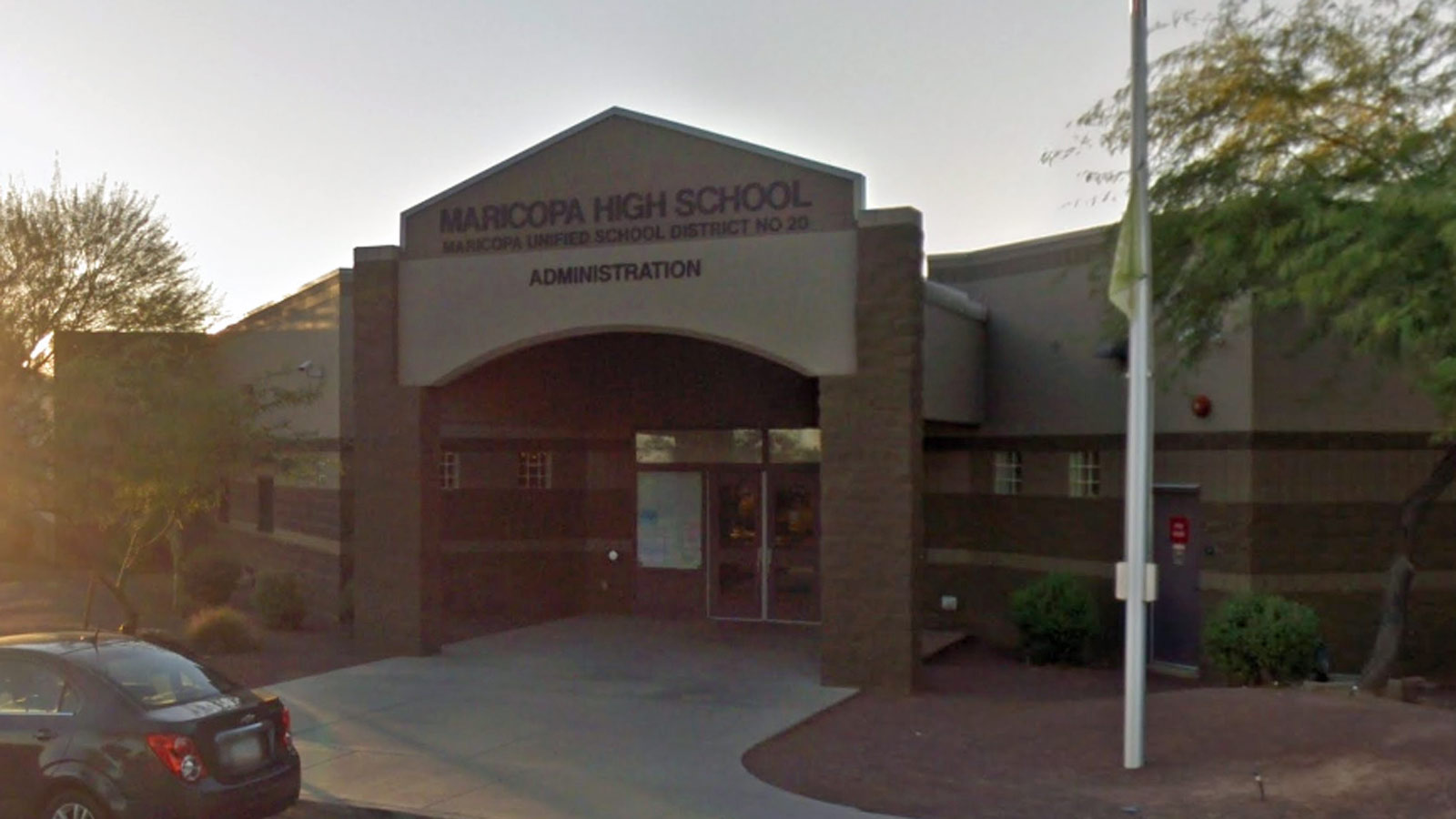 Bomb threat that prompted Arizona school lockdown deemed 'not credible'