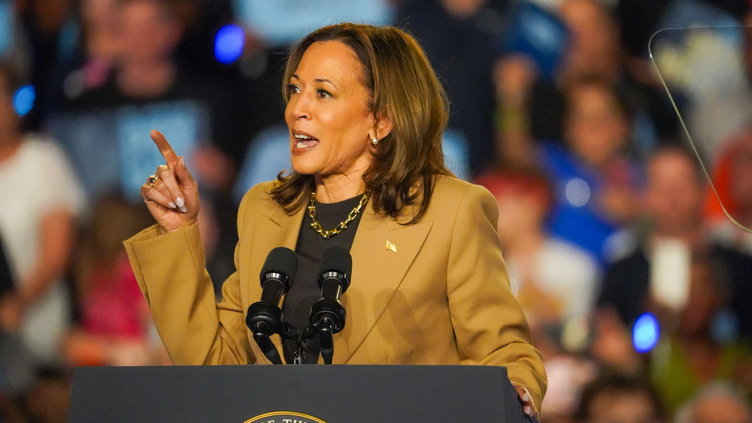 Kamala Harris to Arizona: 'With your help, in 26 days, we will win'