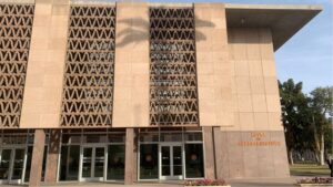 Bill to end taxes on tips advances in Arizona House