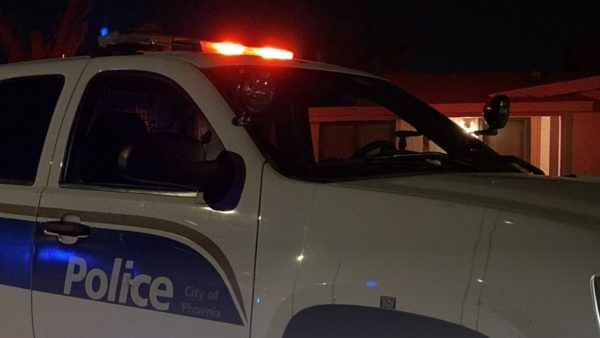 フェニックスでのオートバイのcrash落の後に1ティーンが死んだ、警察は言う