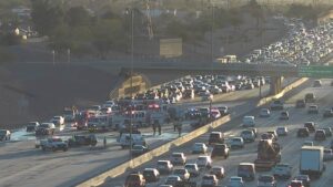 Rollover crash backs up rush hour traffic on US 60 in Mesa