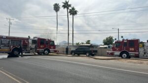 1 firefighter injured following mobile home fire in south Phoenix