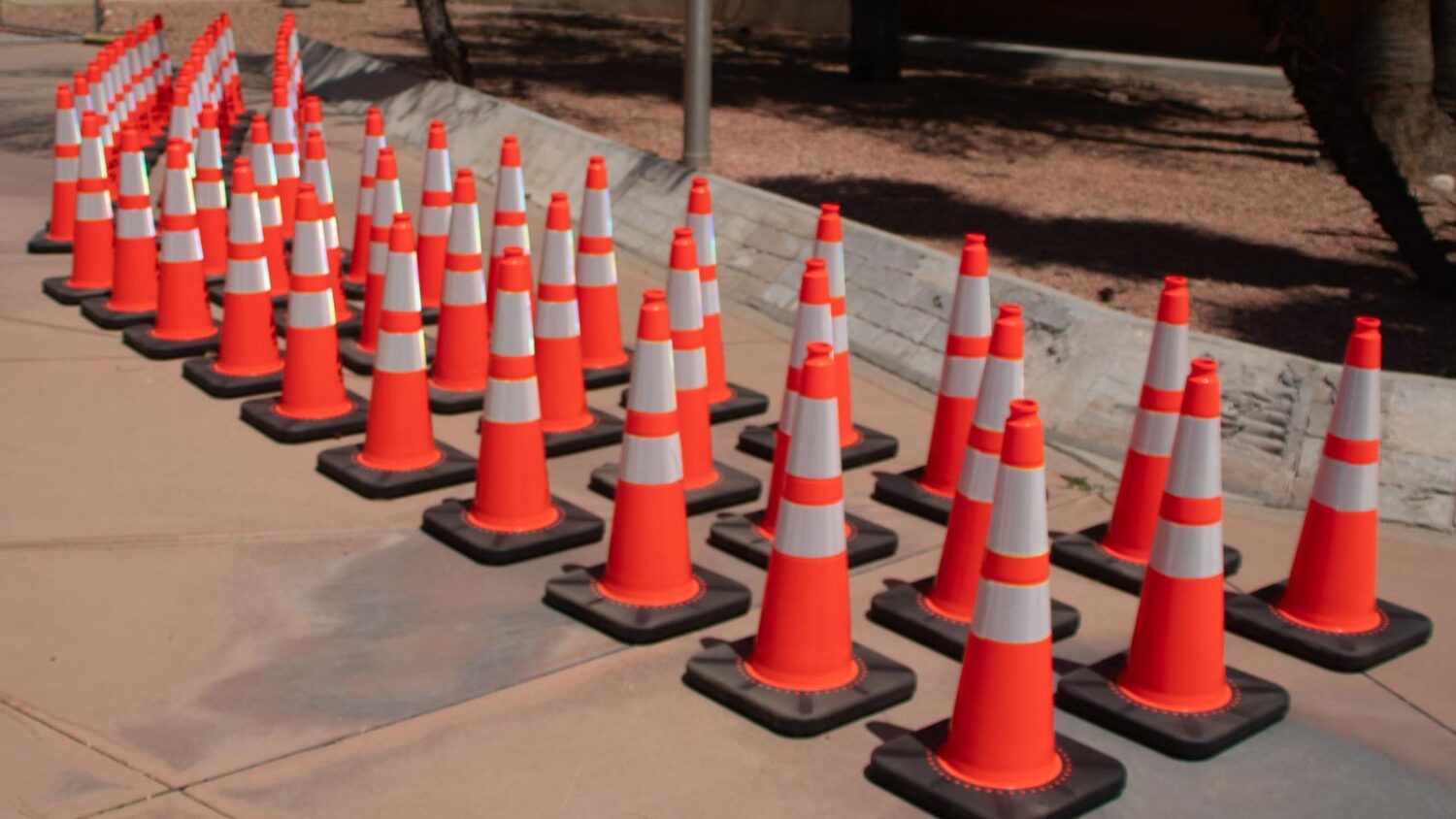 Construction crews are returning to work on Valley freeway projects this weekend....