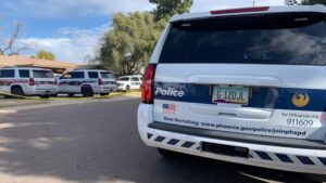 Apparent fight mediator dead from stabbing in south Phoenix, suspect arrested