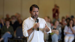 Hundreds in Iowa cheer Arizona Sen. Ruben Gallego as he takes offensive against Trump's tax bill