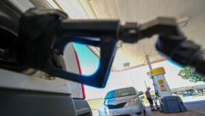 Current price of gas in Arizona 17 cents higher than this time last year