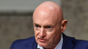 Legal experts doubt the Pentagon can punish Mark Kelly for 'illegal orders' video
