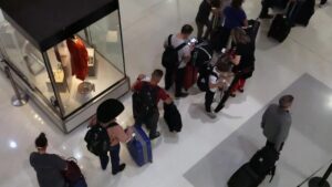 Cancellations continue at Sky Harbor despite an end to the government shutdown