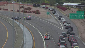 Loop 202 Red Mountain Freeway in Mesa reopens after vehicle spins out, hits wall
