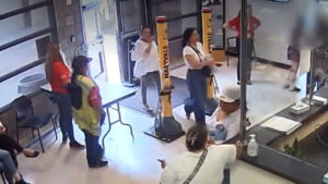 Phoenix school district apologizes to 1 woman it accused in Maryvale box cutter incident
