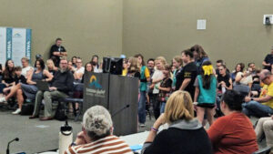 Parents, students, state lawmaker urge Scottsdale district to keep 2 schools open