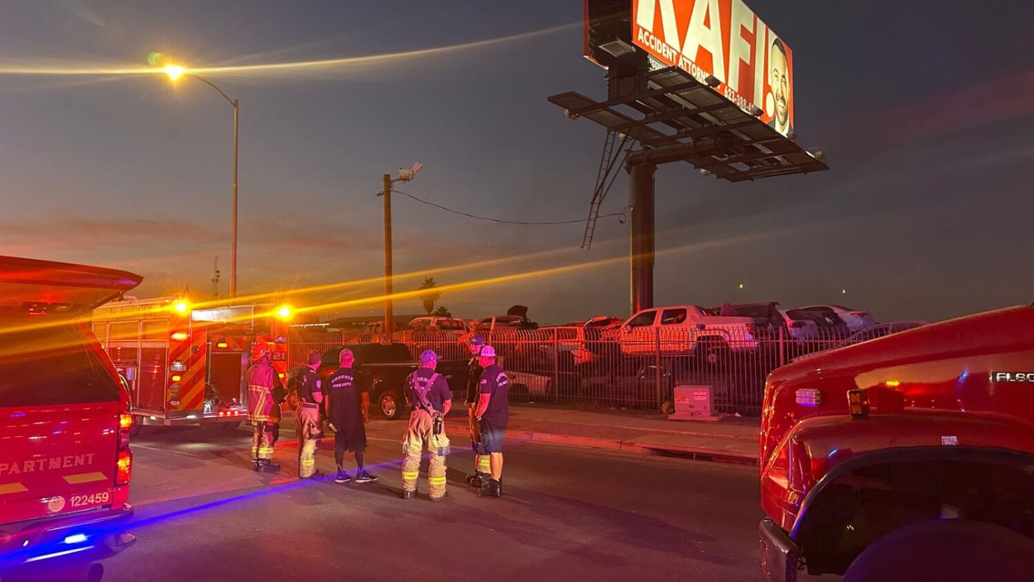 Junkyard fire in Phoenix: around 30 vehicles were burning...