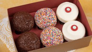 Sprinkles Cupcakes closing all locations, founder says