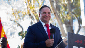 Former Arizona Cardinals kicker Jay Feely changes district in his congressional bid