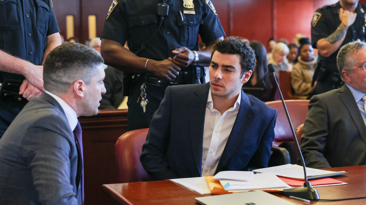 Luigi Mangione appears in Manhattan Criminal Court for an evidence hearing, Dec. 18, 2025, in New Y...