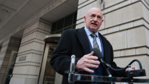 US Sen. Mark Kelly among 6 Democratic lawmakers not indicted for military noncompliance remarks