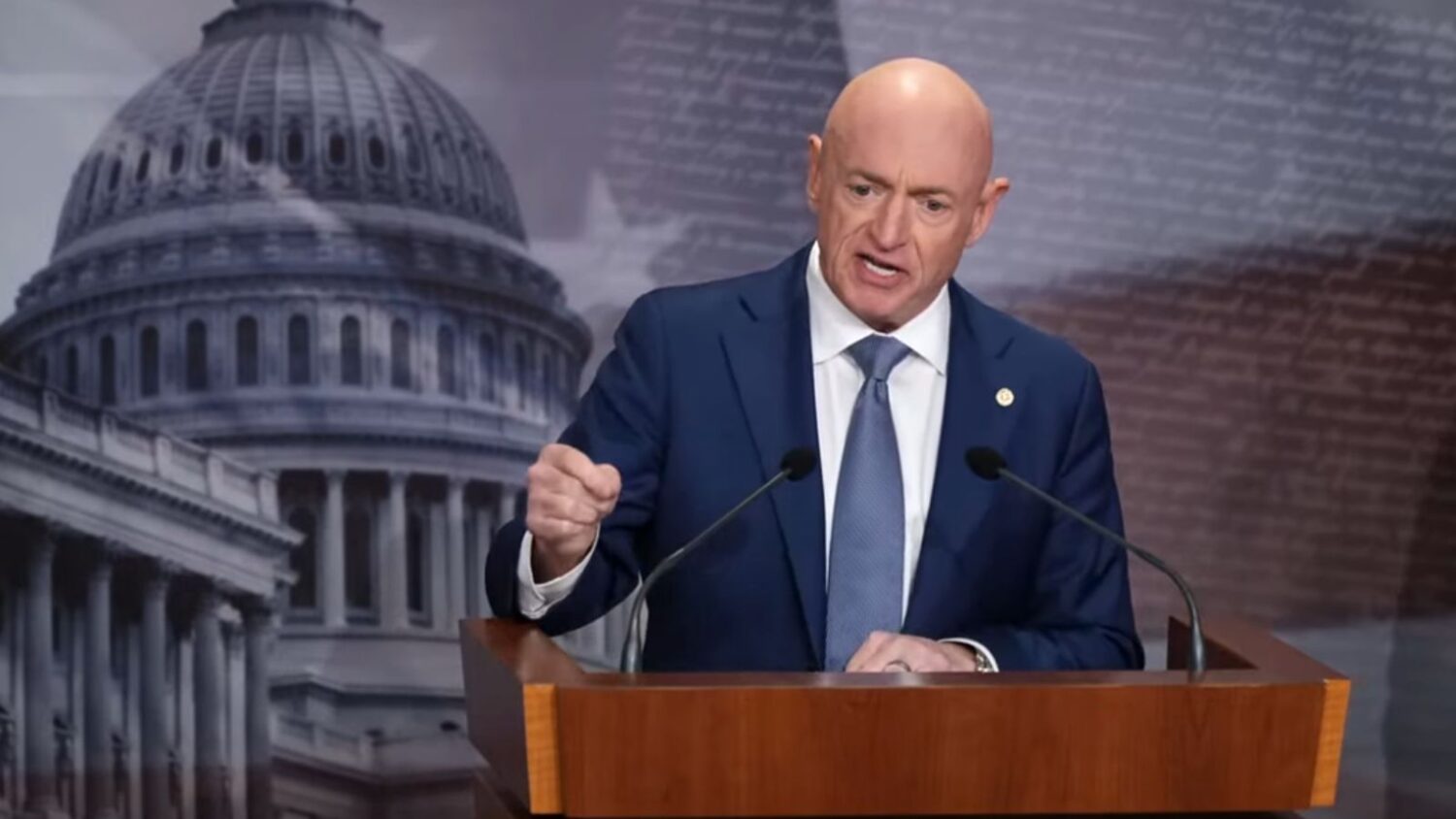 Mark Kelly condemns Trump admin's failed indictment attempt...